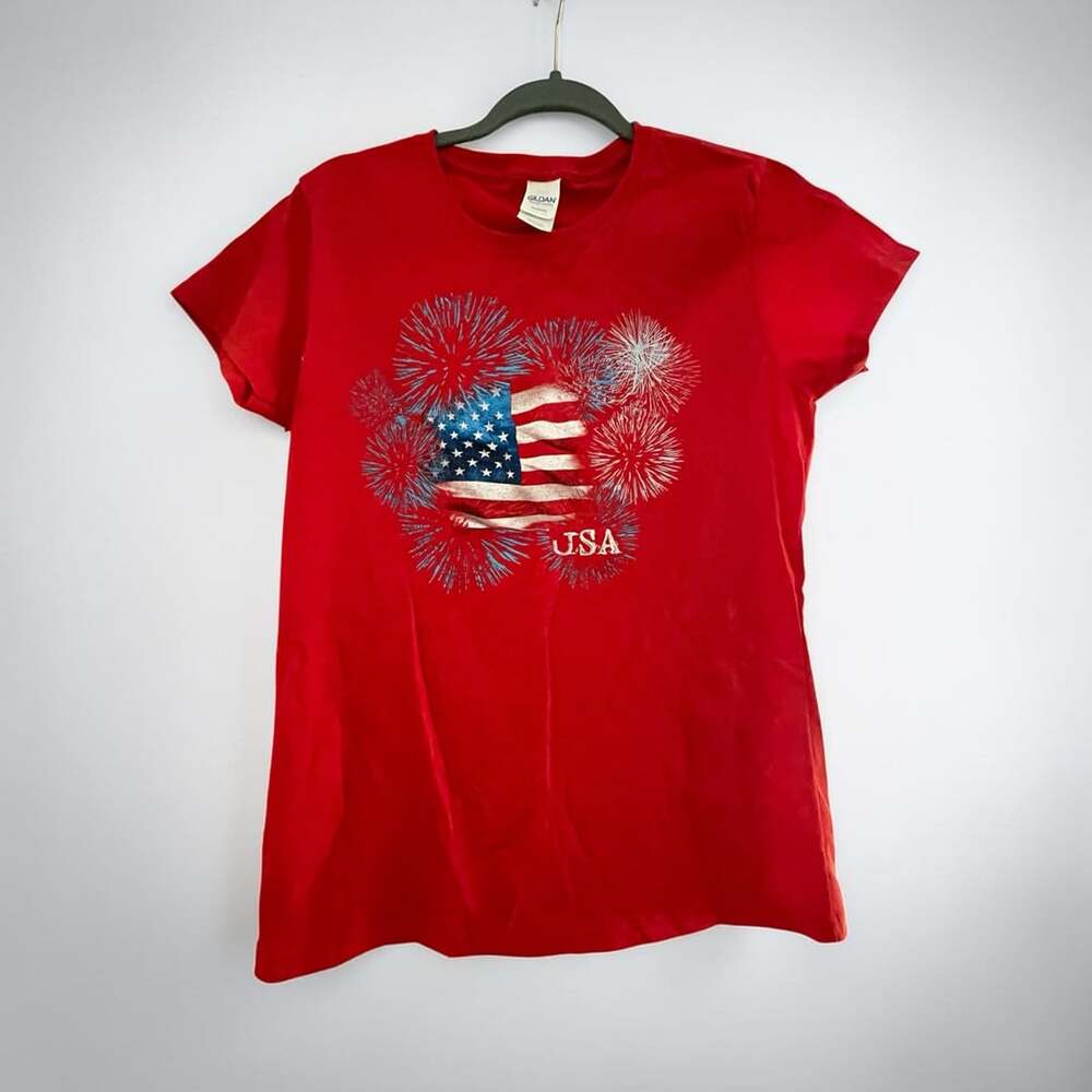 Gildan Patriotic USA Flag Fireworks T-Shirt Size M Red Graphic Heavy Cotton